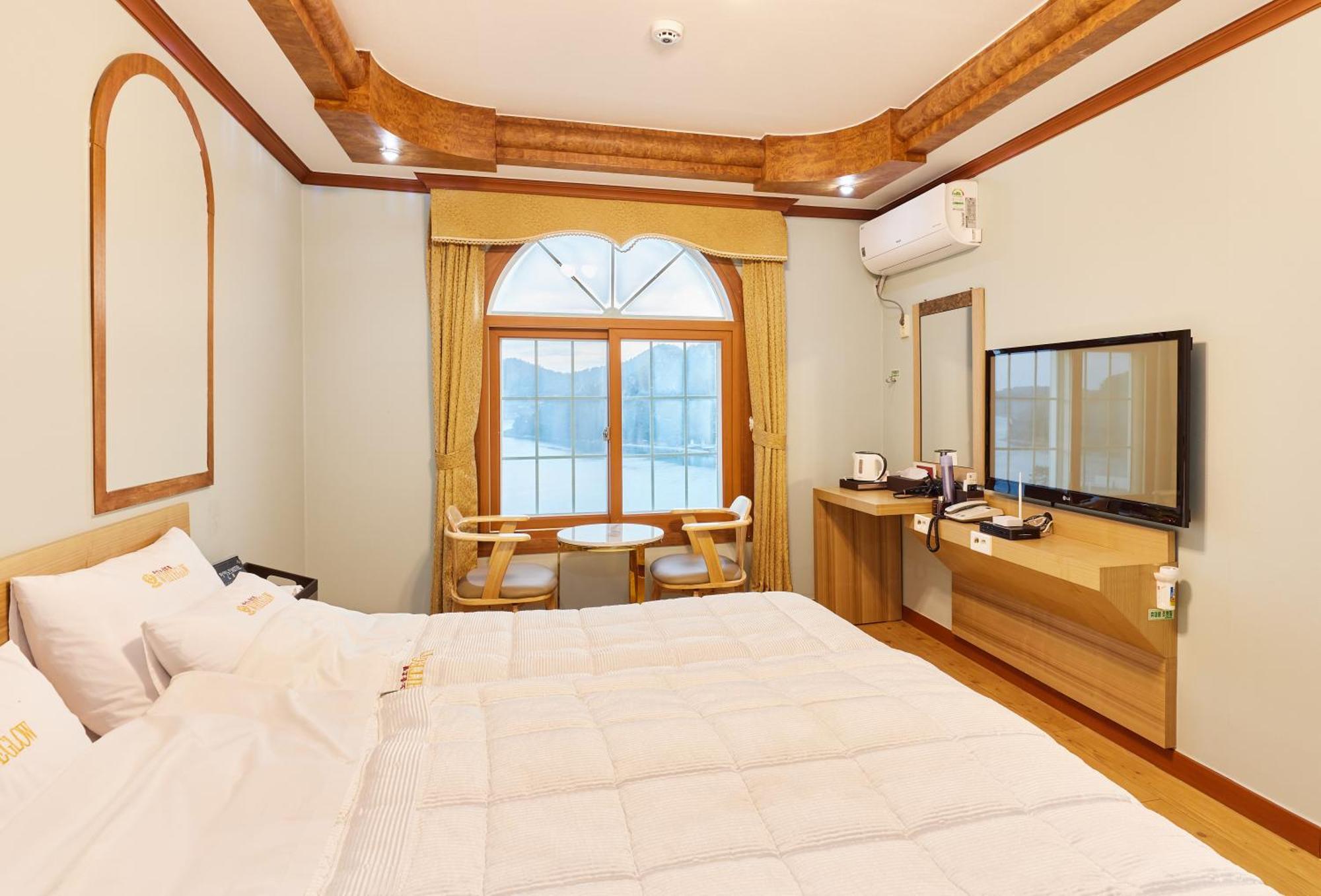 Goheung Hayan Noeul Hotel Exterior photo